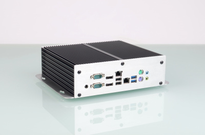 Компактный безвентиляторный встраиваемый компьютер Compact C3JC-200